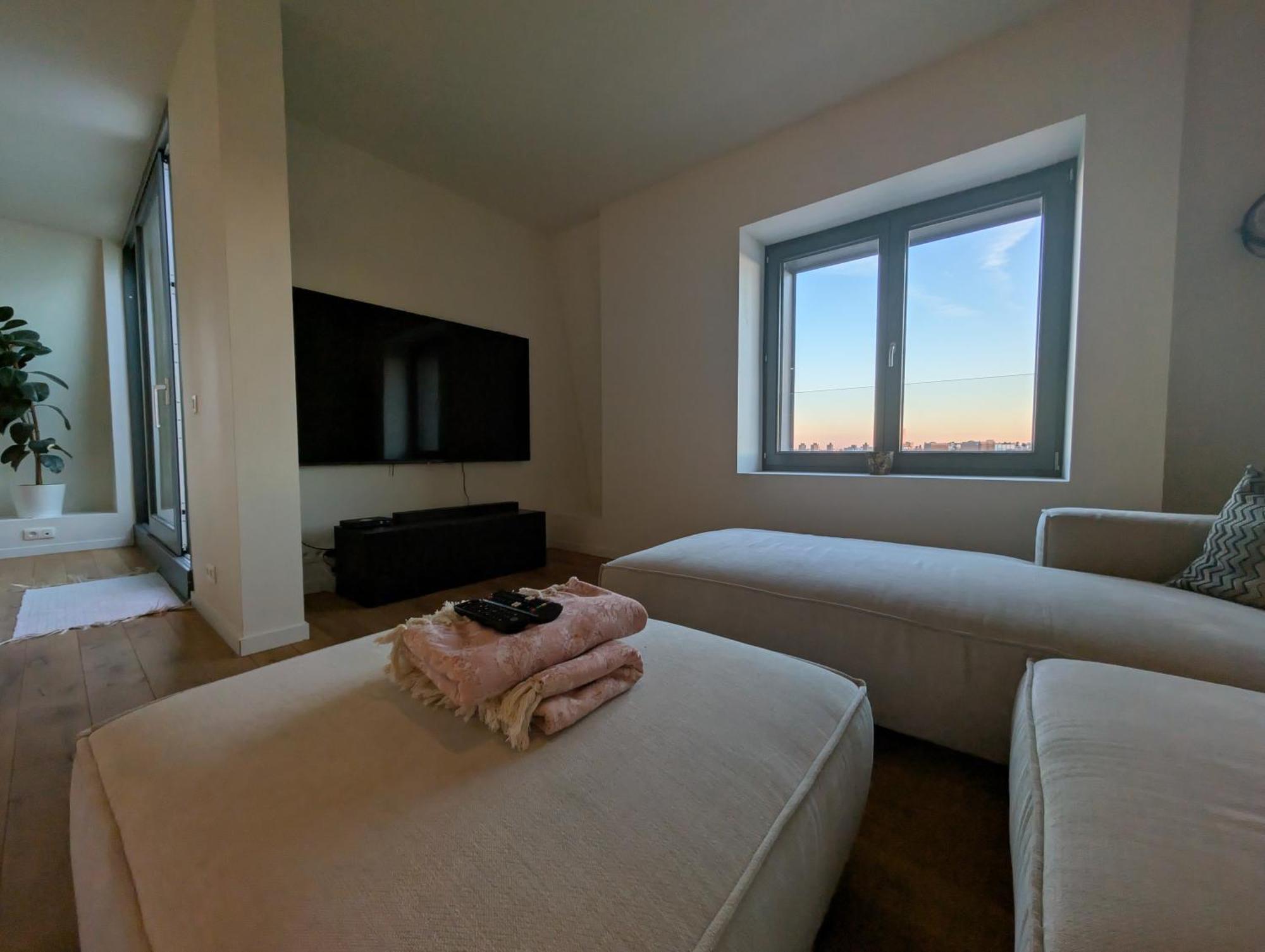 Luxury Duplex 2-story *